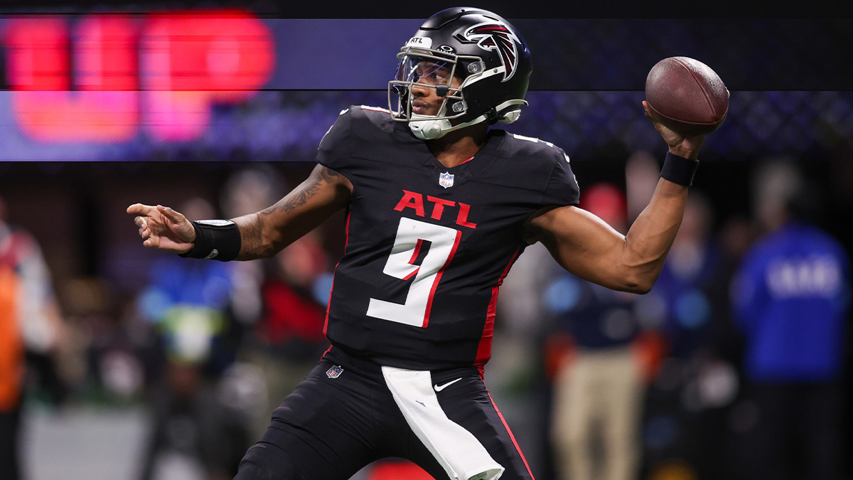Atlanta Falcons quarterback Michael Penix Jr. (9) throws a pass against the Carolina Panthers in the third quarter at Mercedes-Benz Stadium.