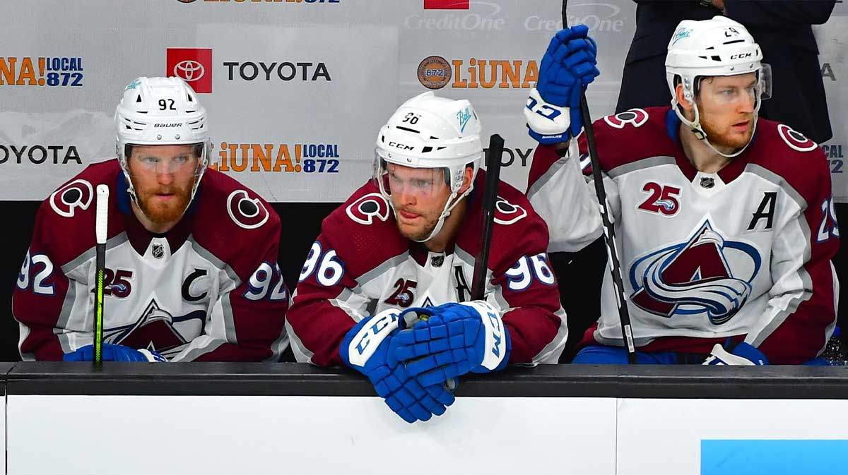 Gabriel Landeskog levels ex-teammate Mikko Rantanen with crushing hit