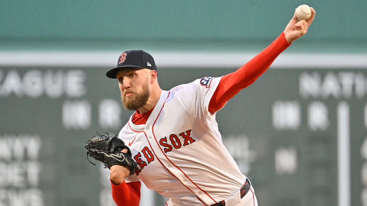 Boston Red Sox starting pitcher Garrett Crochet (35) pitches against the Toronto Blue Jays during the first inning at Fenway Park.