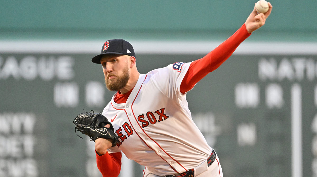 Boston Red Sox starting pitcher Garrett Crochet (35) pitches against the Toronto Blue Jays during the first inning at Fenway Park.