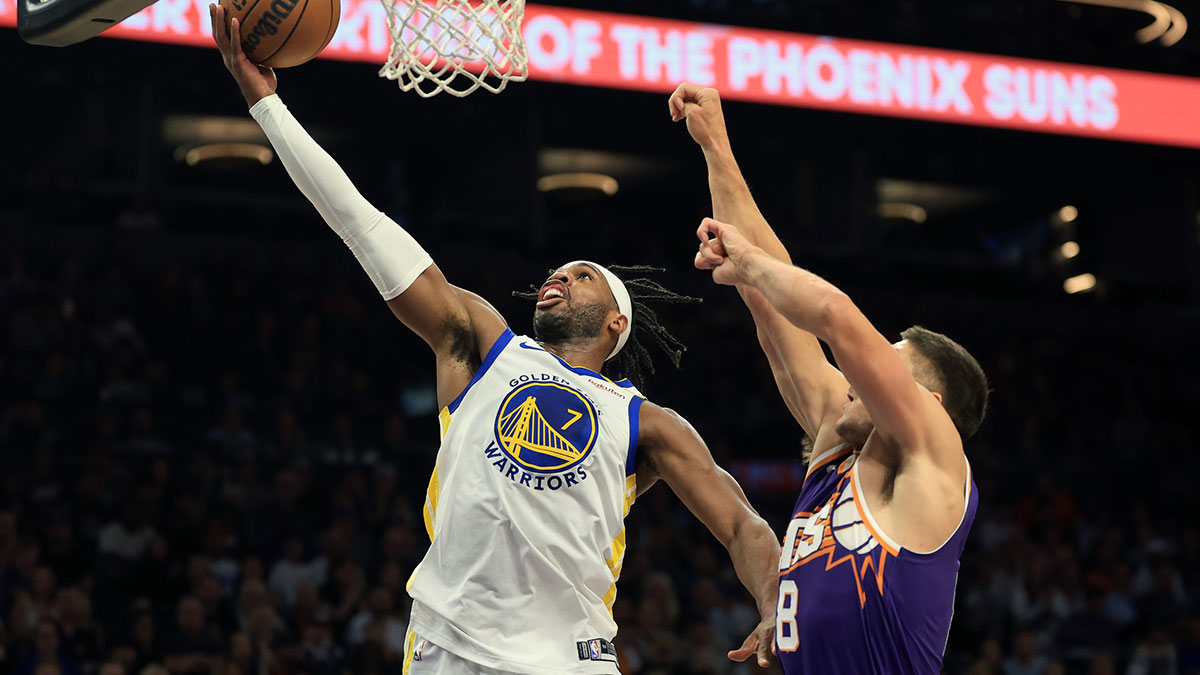Golden State Warriors guard Buddy Hield (7) shoots the ball against the Phoenix Suns during the first half at Footprint Center.