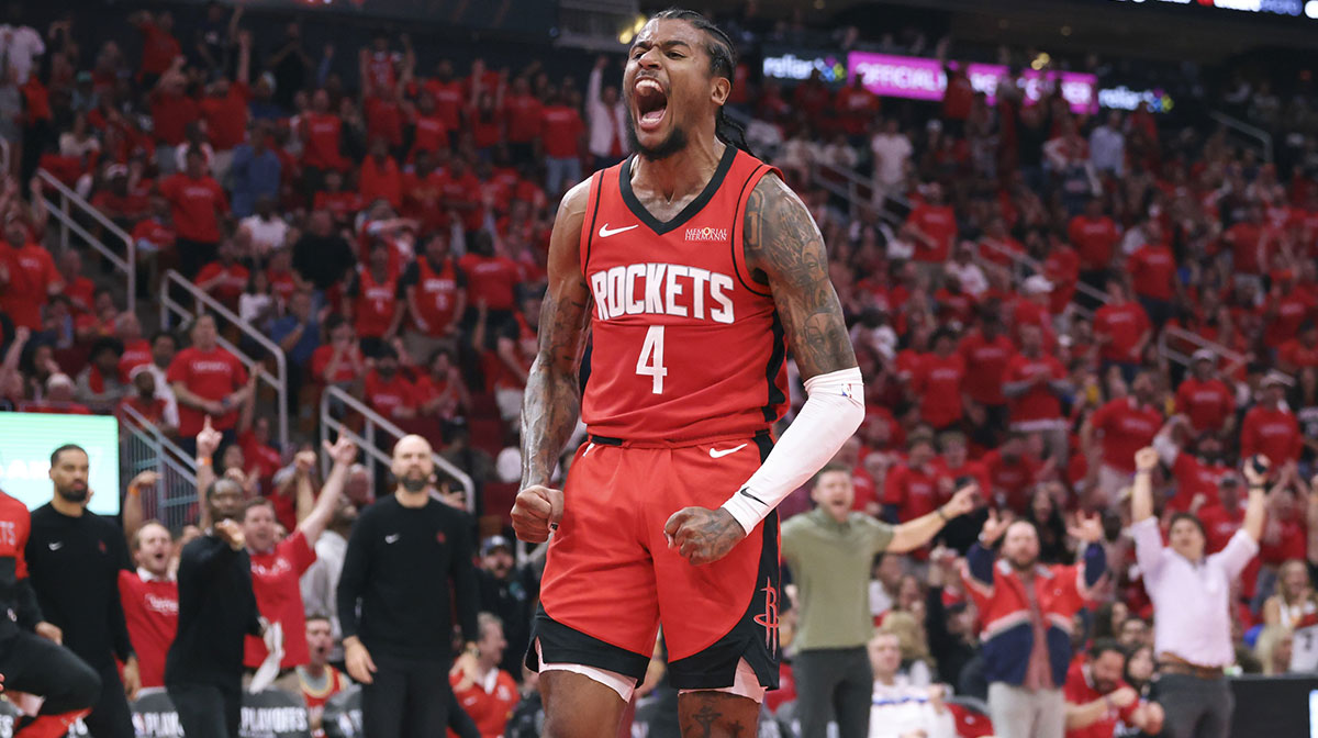 DeMarcus Cousins gives Rockets’ Jalen Green his flowers after Game 2