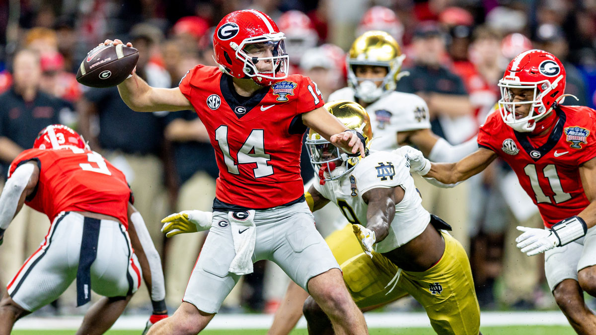 Georgia Bulldogs quarterback Gunner Stockton (14) passes against Notre Dame Fighting Irish defensive lineman RJ Oben (9) during the second half at Caesars Superdome.