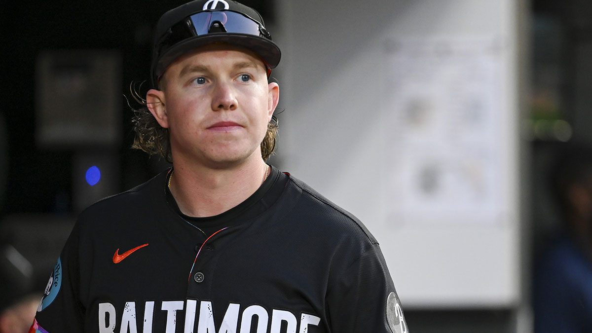Orioles outfielder exits vs. Reds with elbow injury