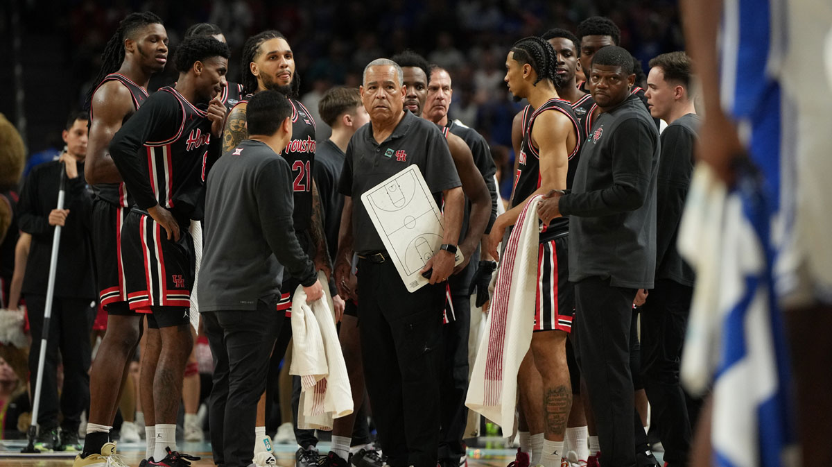 Houston Cougars head coach Kelvin Sampson looks at the Duke Blue Devils during a timeout during the second half in the semifinals of the men's Final Four of the 2025 NCAA Tournament at the Alamodome.