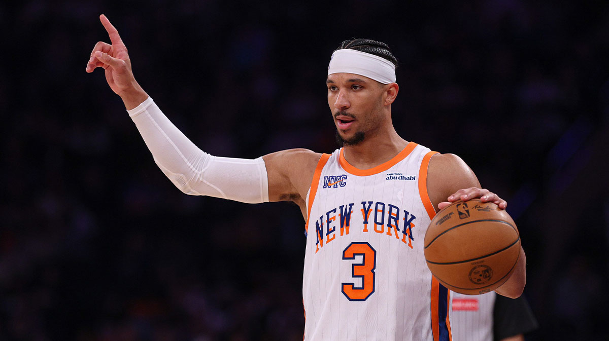 New York Knicks guard Josh Hart (3) dribbles up court during the second half against the Phoenix Suns at Madison Square Garden.