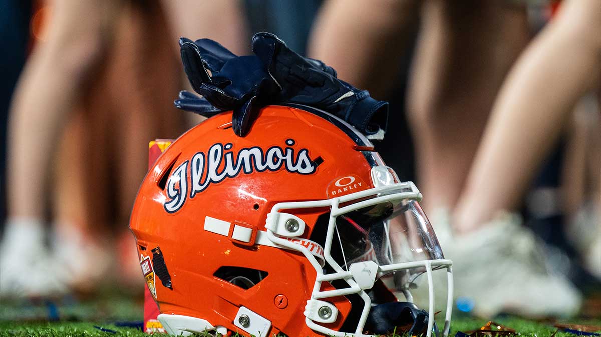 A Illinois Fighting Illini helmet sitting on confetti after the game against the South Carolina Gamecocks at Camping World Stadium. Mandatory Credit: Jeremy Reper-Imagn Images