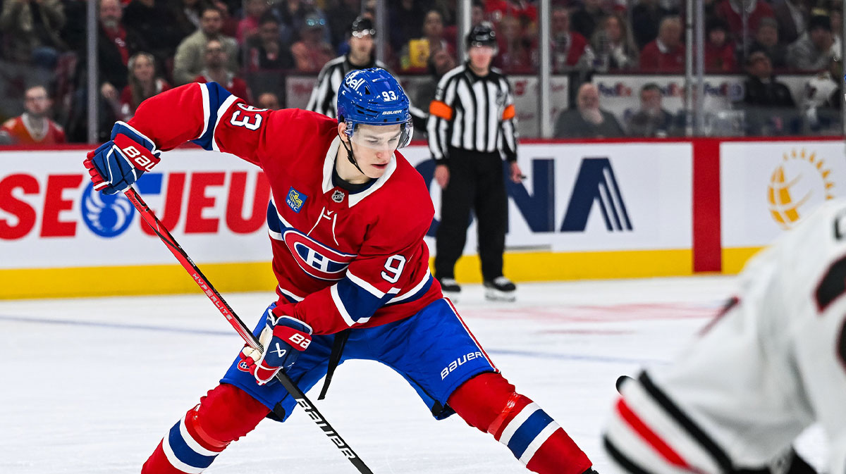 Montreal Canadiens right wing Ivan Demidov (93) plays the puck against the Chicago Blackhawks in the second period at Bell Centre.