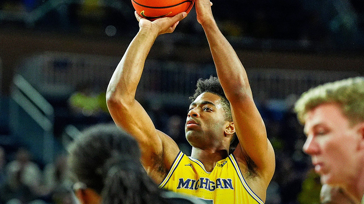 Michigan guard Jace Howard (7) attempts a free throw against Cleveland State during the second half at Crisler Center