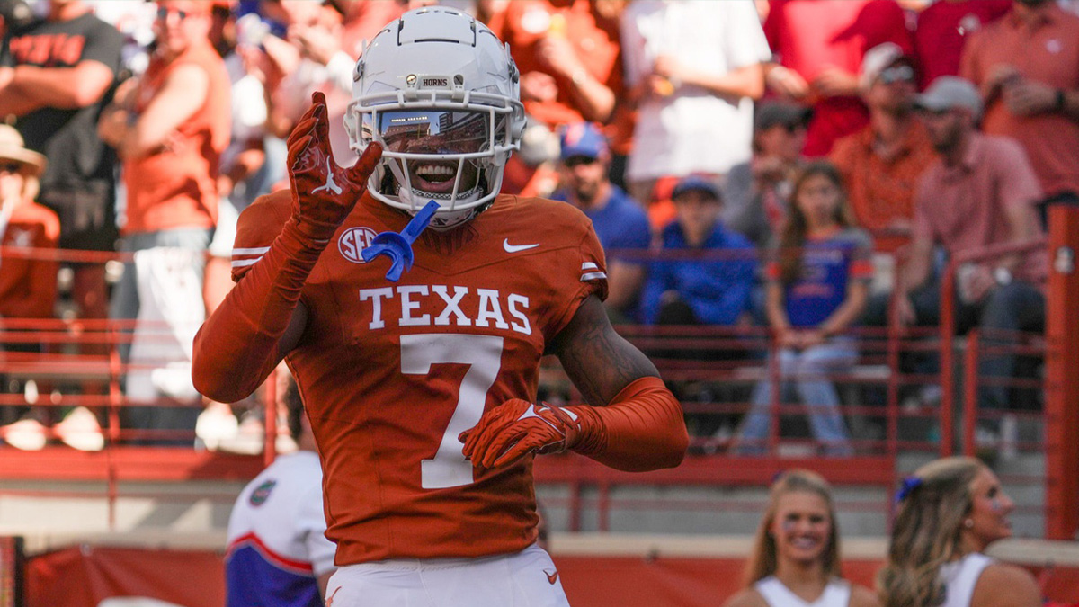 Texas Longhorns defensive back Jahdae Barron (7) reacts to a play during the Longhorns' game against the Florida Gators, Nov. 9, 2024 at Darrell K. Royal Texas Memorial Stadium in Austin.