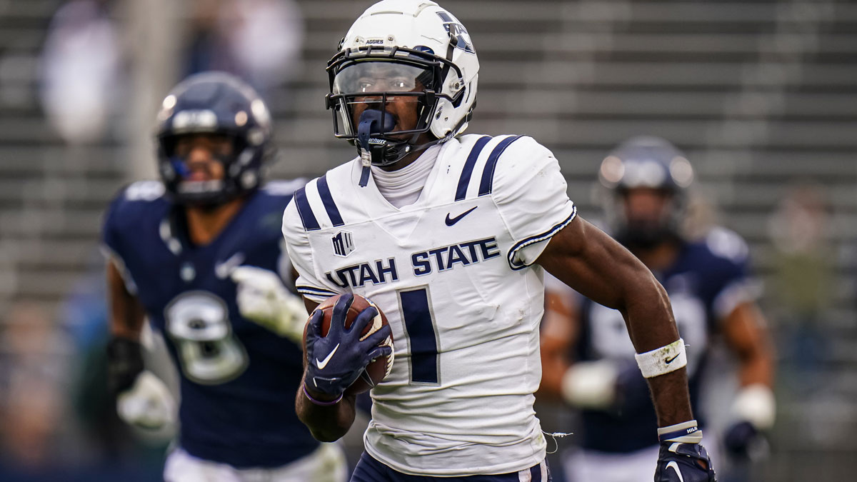 Utah State Aggies wide receiver Jalen Royals (1) runs the ball for a touchdown against the UConn Huskies in the second half at Rentschler Field at Pratt & Whitney Stadium.