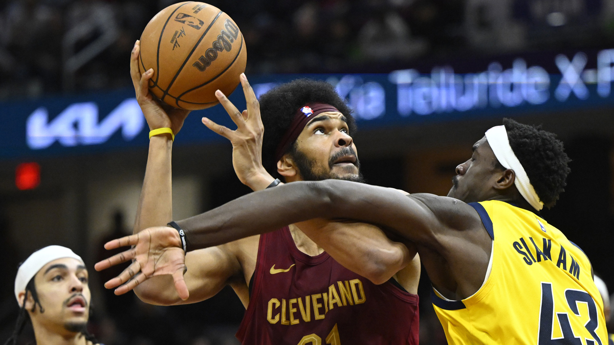 Cleveland Cavaliers center Jarrett Allen (31) looks to shoot beside Indiana Pacers forward Pascal Siakam (43) in the second quarter at Rocket Mortgage FieldHouse.