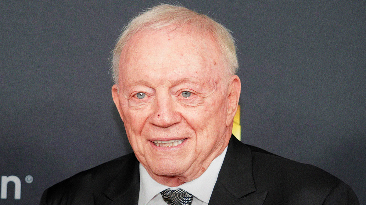 Jerry Jones on the red carpet before Super Bowl LIX NFL Honors at Saenger Theatre