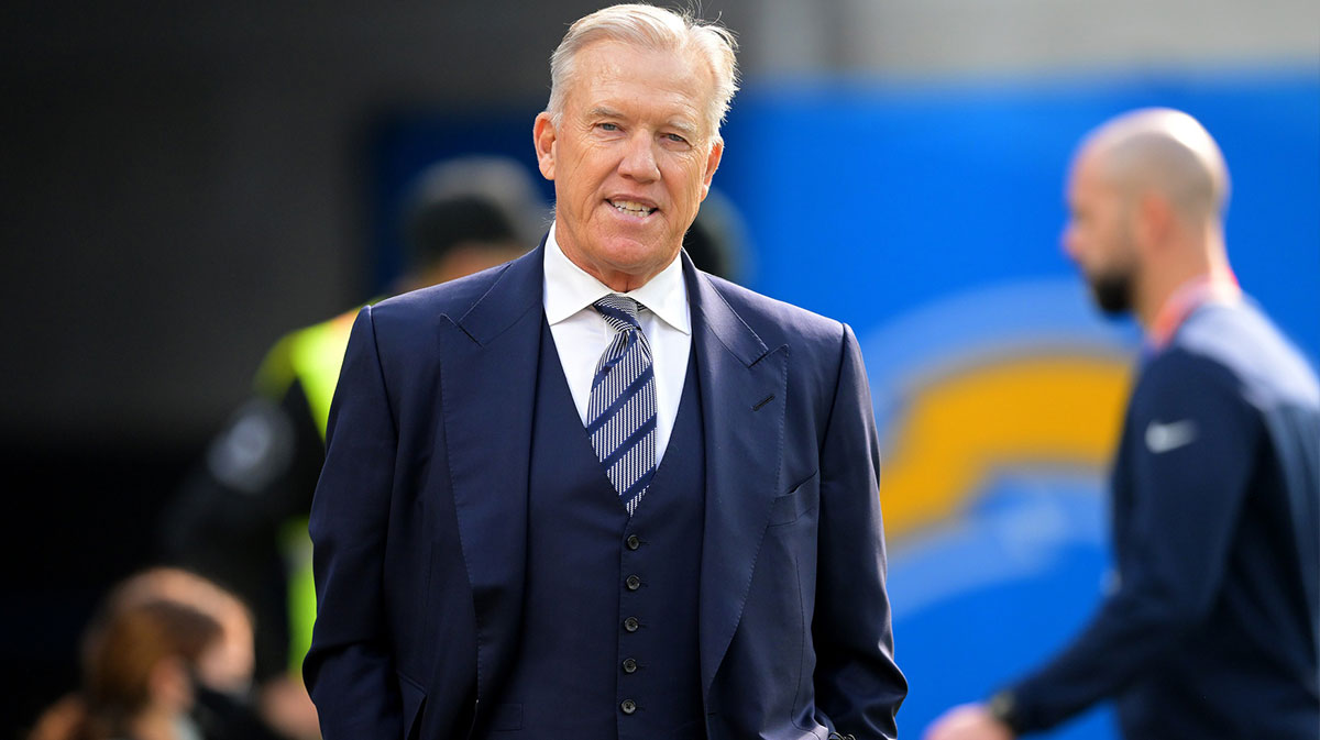 John Elway, who got in a crash with a golf cart, at Broncos-Chargers game.