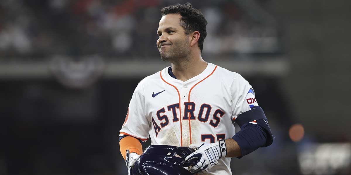Houston Astros left fielder Jose Altuve (27) reacts after a play during the game against the New York Mets at Daikin Park