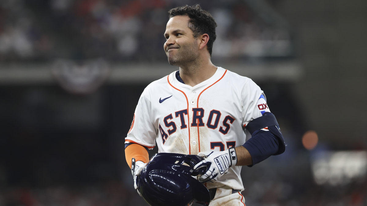 Houston Astros left fielder Jose Altuve (27) reacts after a play during the game against the New York Mets at Daikin Park.