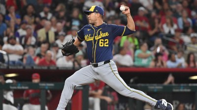 Milwaukee Brewers pitcher Jose Quintana (62) throws in the seventh inning against the Arizona Diamondbacks at Chase Field.