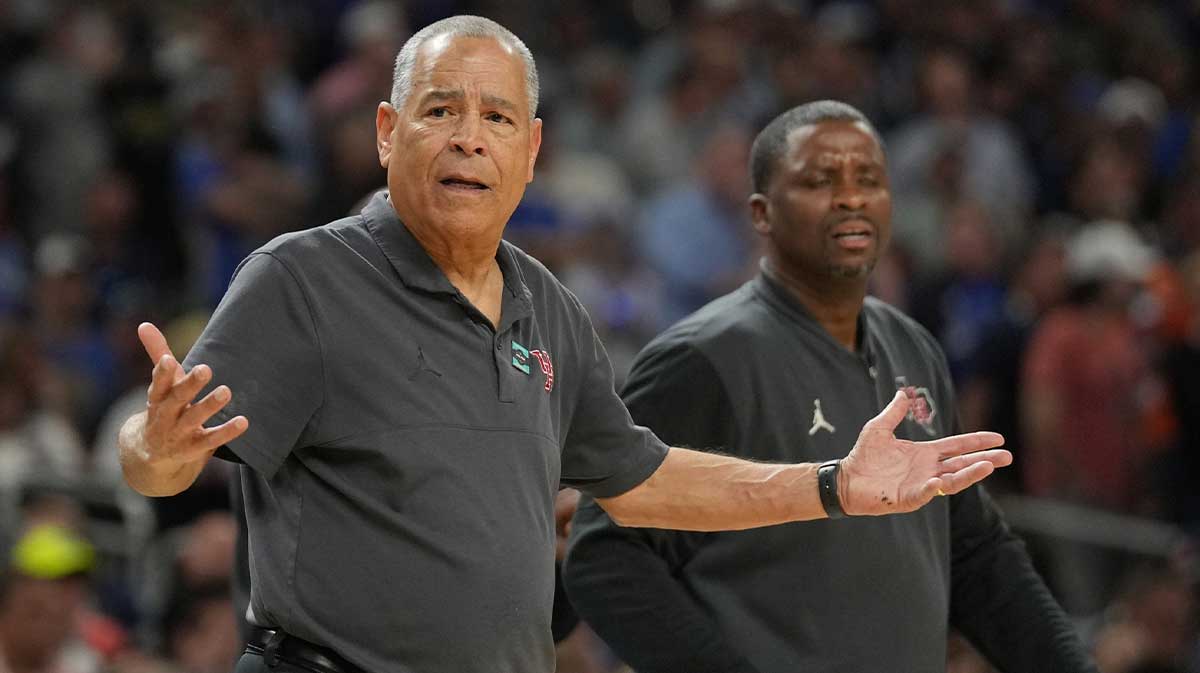 Houston Cougars head coach Kelvin Sampson reacts against the Duke Blue Devils in the semifinals of the men's Final Four of the 2025 NCAA Tournament at the Alamodome. Mandatory Credit: Robert Deutsch-Imagn Images
