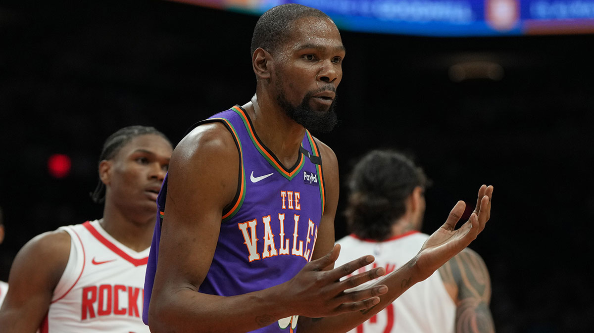 Phoenix Suns forward Kevin Durant (35) reacts after fouling a Houston Rockets player in the first half at Footprint Center. NBA trade candidate