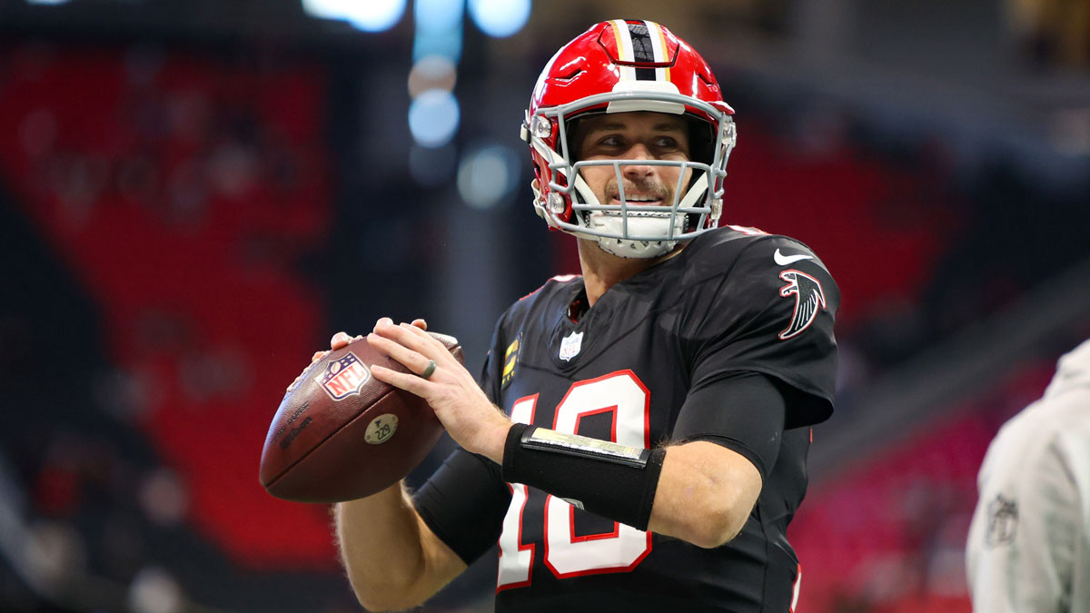 Atlanta Falcons quarterback Kirk Cousins (18) prepares for a game against the New York Giants at Mercedes-Benz Stadium.