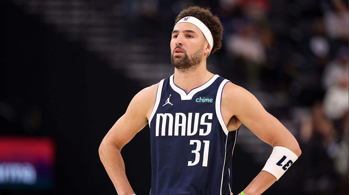 Dallas Mavericks guard Klay Thompson (31) looks on during the first half against the Los Angeles Clippers at Intuit Dome.