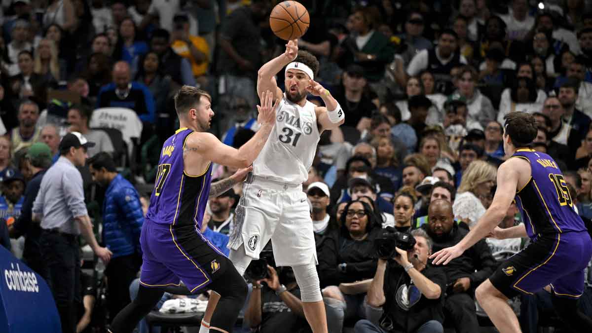 Dallas Mavericks guard Klay Thompson (31) passes the ball by Los Angeles Lakers guard Luka Doncic (77) during the third quarter at the American Airlines Center.