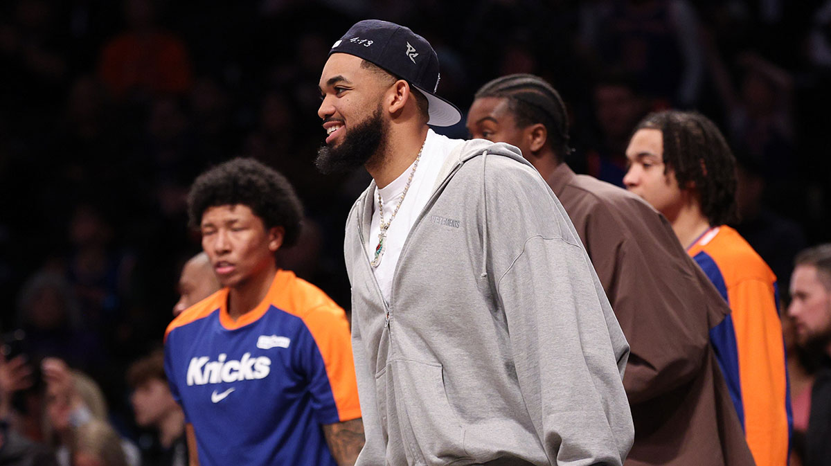 Knicks Karl-Anthony Towns (32) celebrates with teammates after the game against the Brooklyn Nets at Barclays Center