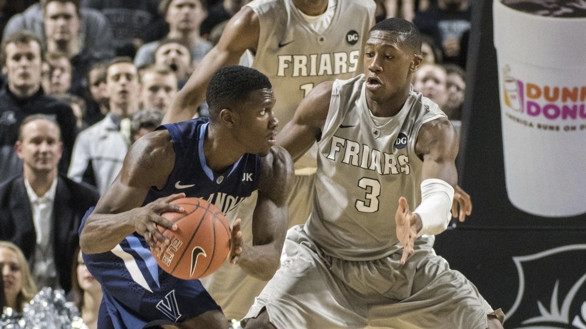 Villanova Wildcats guard Dylan Ennis (31) looks to make a pass with Providence Friars guard Kris Dunn (3) defending during the first half at Dunkin Donuts Center. The Wildcats won 74-68.