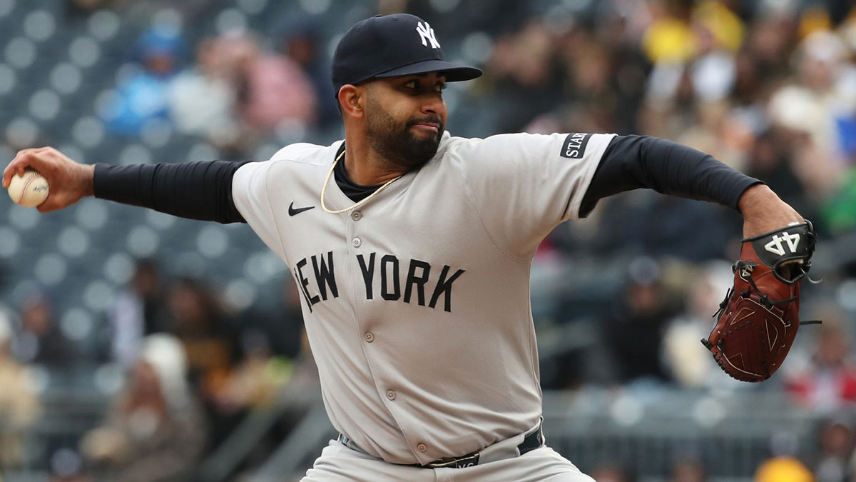 New York Yankees relief pitcher Yoendrys Gomez (94) pitches against the Pittsburgh Pirates during the seventh inning at PNC Park.