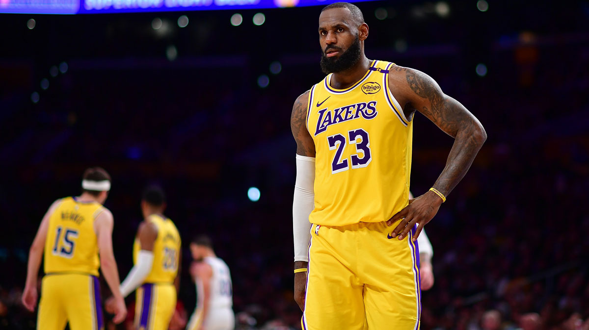 Los Angeles Lakers forward LeBron James (23) during the second half at Crypto.com Arena.