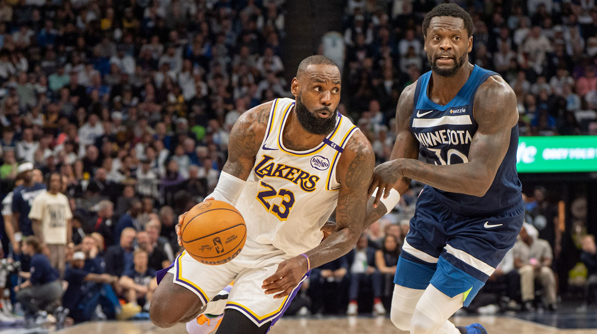 LeBron James comes up with clutch block on Donte DiVincenzo