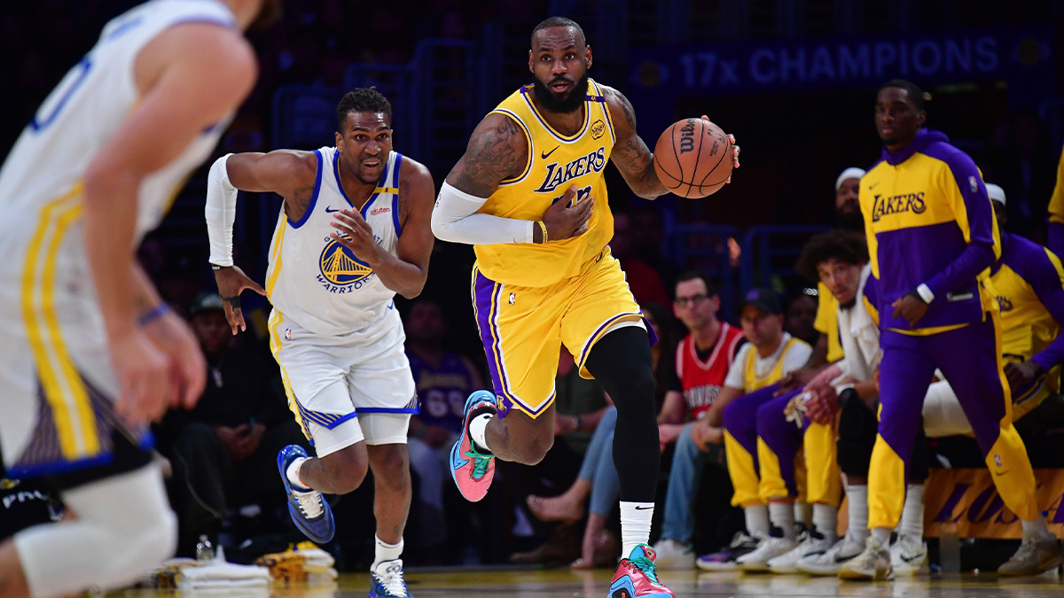 os Angeles Lakers forward LeBron James (23) moves the ball up court ahead of Golden State Warriors