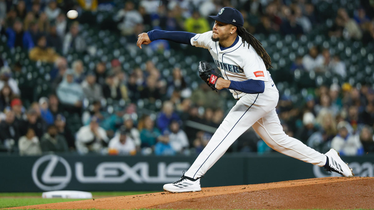Seattle Mariners starting pitcher Luis Castillo (58) throws against the Houston Astros during the first inning at T-Mobile Park