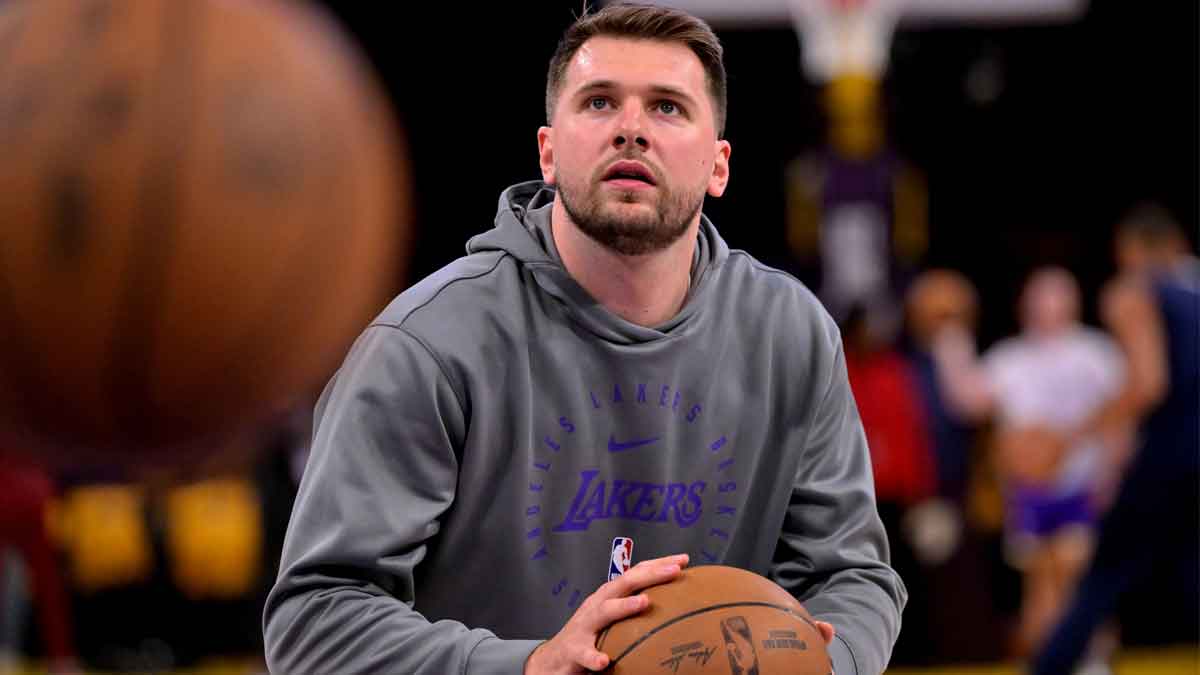 Los Angeles Lakers guard Luka Doncic (77) warms up prior to the game against the Minnesota Timberwolves at Crypto.com Arena Mavericks