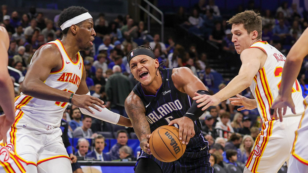 Hawks fan hilariously makes bird noises to distract Paolo Banchero at free throw line