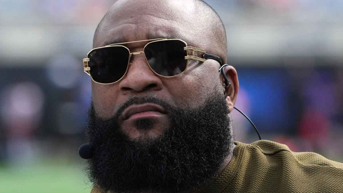 Marcus Spears on the ESPN postseason countdown set during the 2025 Pro Bowl Games at Camping World Stadium. 