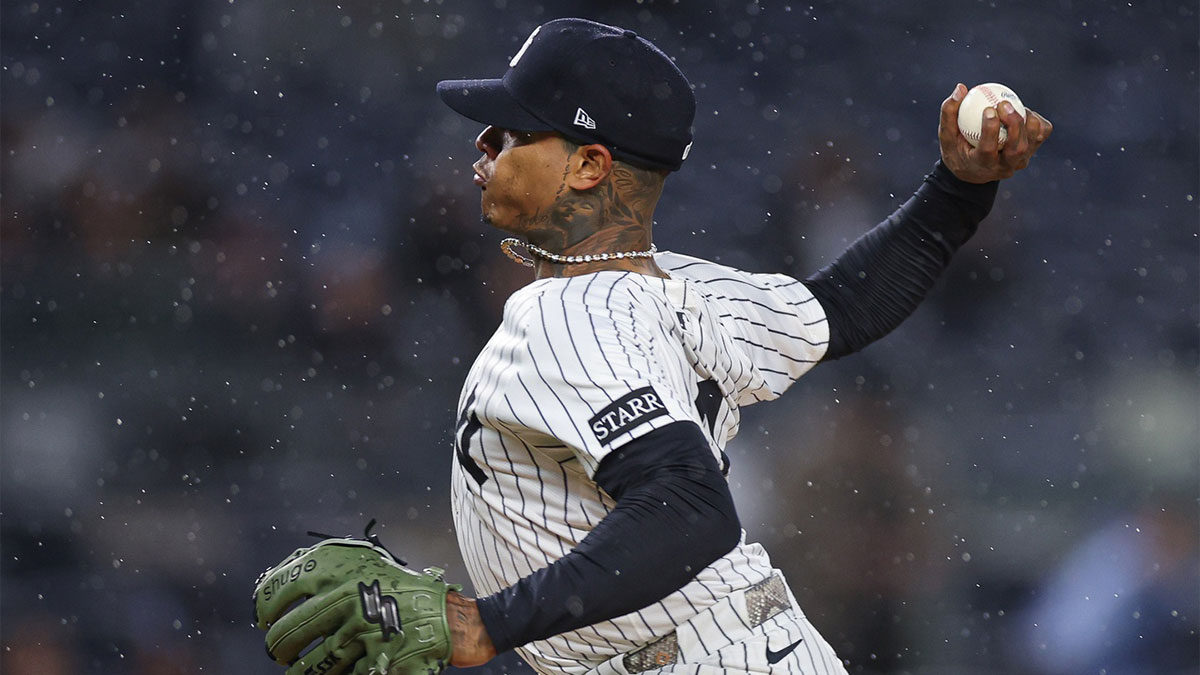 New York Yankees starting pitcher Marcus Stroman (0) delivers a pitch during the first inning against the San Francisco Giants at Yankee Stadium.