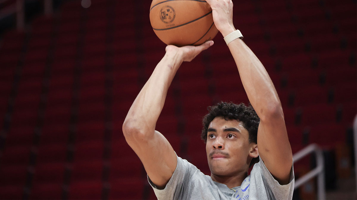 Dallas Mavericks guard Max Christie (00) warms up before playing against the Houston Rockets at Toyota Center.