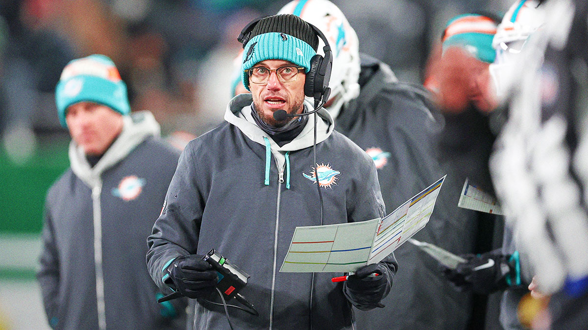 Miami Dolphins head coach Mike McDaniel looks on during the first half against the New York Jets at MetLife Stadium