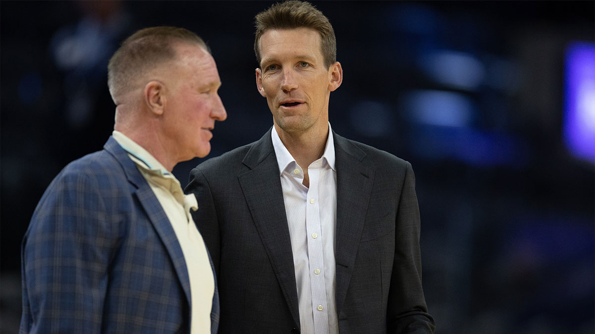 Warriors make roster move right before postseason