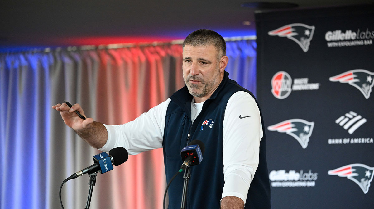 New England Patriots head coach Mike Vrabel discusses the teamís recent free agent additions with the media at Gillette Stadium.