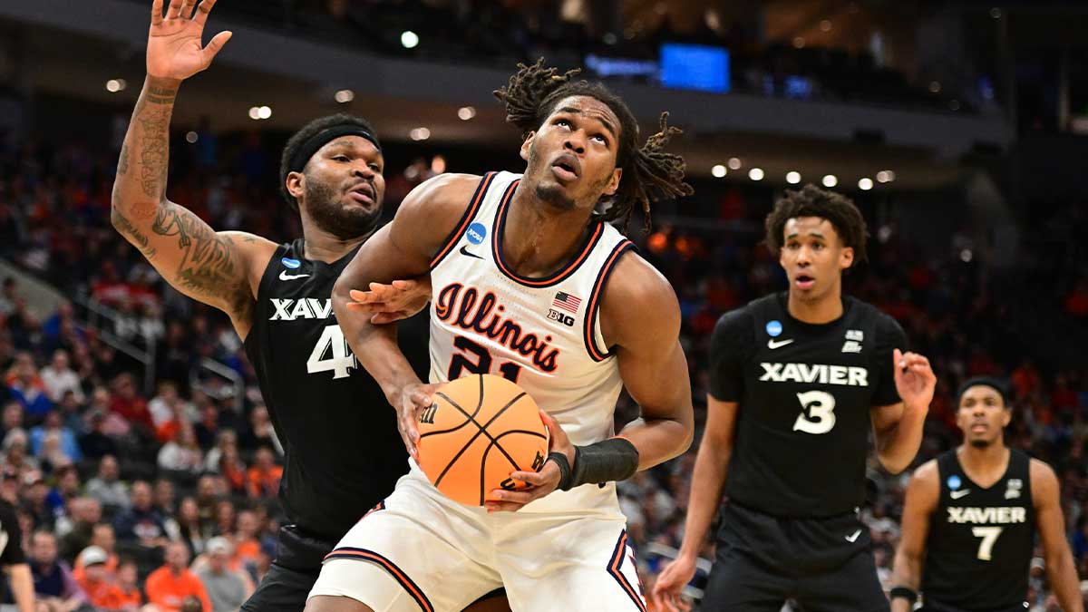 Illinois Fighting Illini forward Morez Johnson Jr. (21) drives to the hoop past Xavier Musketeers forward John Hugley IV (4) during the second half at Fiserv Forum.