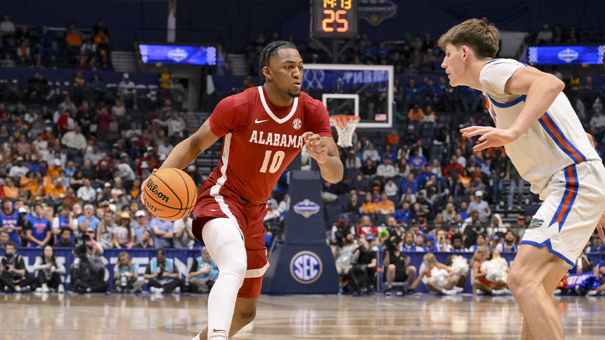 Alabama Crimson Tide men's basketball forward Mouhamed Dioubate (10) is headed to Kentucky.