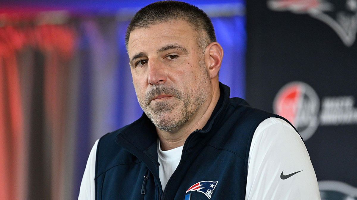 New England Patriots head coach Mike Vrabel discusses the team's recent free agent additions with the media at Gillette Stadium.
