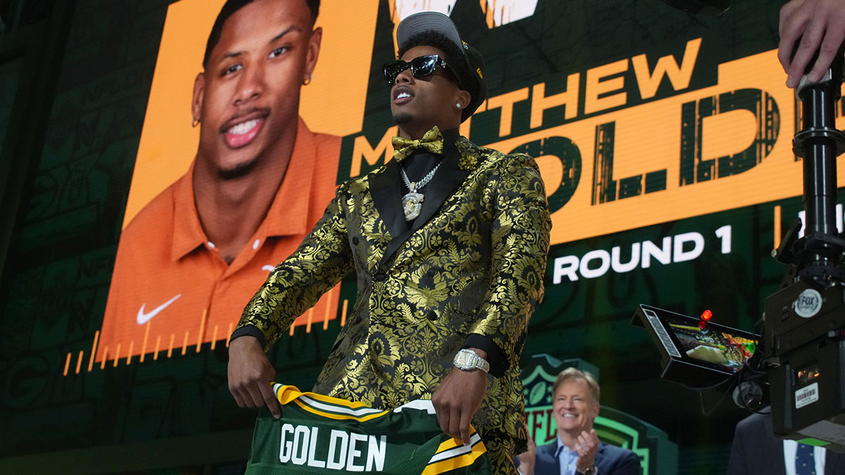 Packers actually take a WR in 1st round after Eagles trade talks