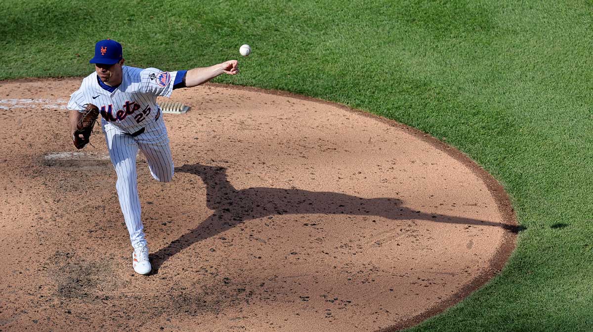 New York Mets relief pitcher Brooks Raley (25) pitches against the Kansas City Royals during the eighth inning at Citi Field.
