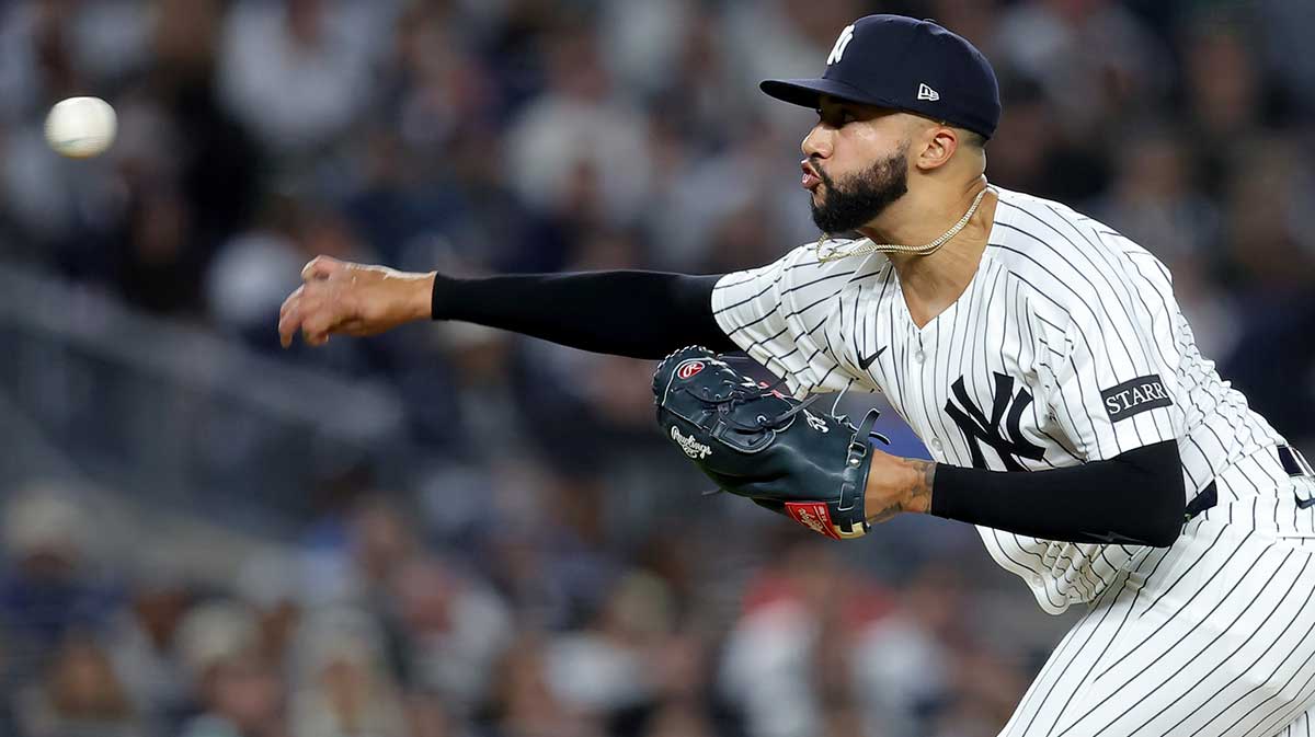 New York Yankees relief pitcher Devin Williams (38) pitches against the Toronto Blue Jays during the ninth inning at Yankee Stadium