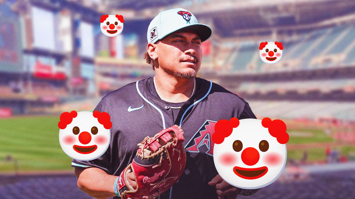 Yankees fans clown Josh Naylor after costly error