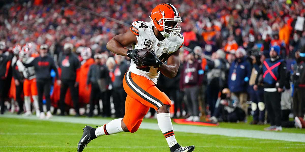 Cleveland Browns running back Nick Chubb (24) scores a touchdown in the fourth quarter against the Denver Broncos at Empower Field at Mile High.