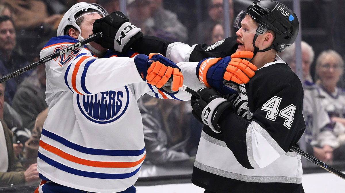 Edmonton Oilers center Trent Frederic (21) and Los Angeles Kings defenseman Mikey Anderson (44) tangle behind the goal during the first period at Crypto.com Arena.